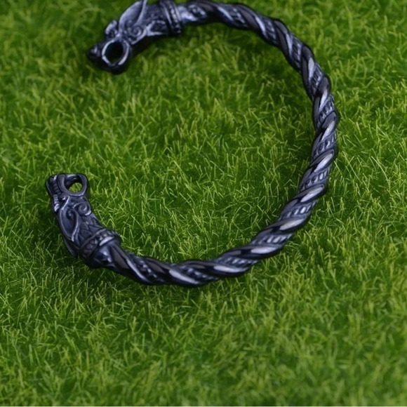 Black Stainless Steel Viking Wolves Geri and Freki Cuff Bracelet - Picture 5 of 8